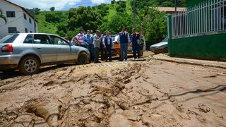 Governador Antonio Anastasia sobrevoou as áreas atingidas pela chuva nesta quinta-feira