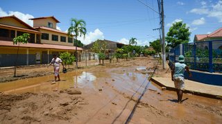 Governador Antonio Anastasia sobrevoou as áreas atingidas pela chuva nesta quinta-feira