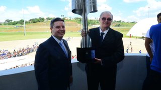 O governador Antonio Anastasia e o presidente do Cruzeiro, Gilvan de Pinheiro Tavares