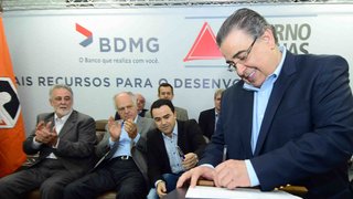 Vice-governador Alberto Pinto Coelho assina liberação de recursos