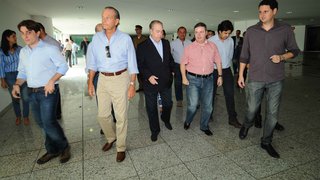 O governador estava acompanhado do secretário Tiago Lacerda, entre outras autoridades