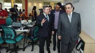 O governador esteve acompanhado também pelo vice-governador, Alberto Pinto Coelho