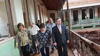 Anastasia visita obras de restauração da Escola Estadual Barão do Rio Branco