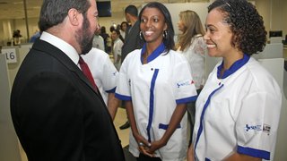 O secretário de Saúde Alexandre Silveira participou da inauguração da unidade nesta sexta