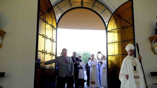 Anastasia participou da missa que marcou entrega do restauro da Igreja Nossa Senhora das Graças