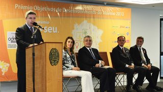 Governador entrega prêmio Objetivos do Milênio a iniciativas de sucesso em Minas