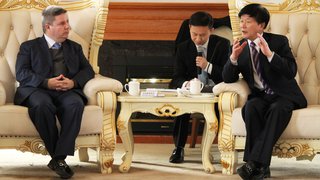 Governador é recebido pelo secretário municipal do Partido Comunista, Cao Xinping