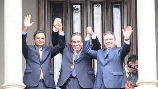 Aécio Neves, Alberto Pinto Coelho e Antonio Anastasia, durante cerimônia no Palácio da Liberdade