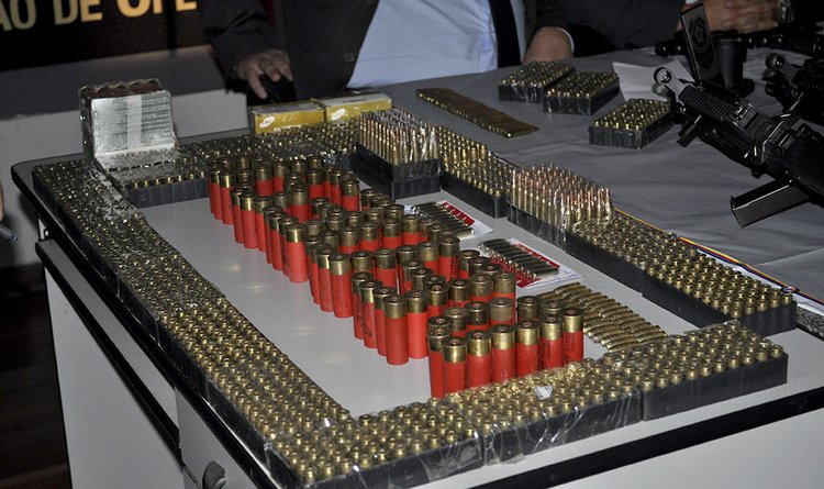 Já foram apreendidas 34 pistolas e seis submetralhadoras, além de carregadores e munições