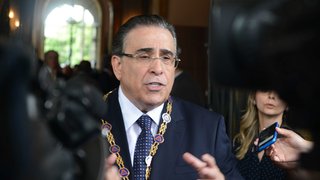 O governador Alberto Pinto Coelho durante entrevista coletiva