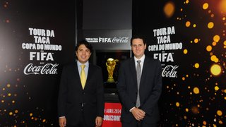 Taça da Copa do Mundo da FIFA 2014 está em exposição em Belo Horizonte