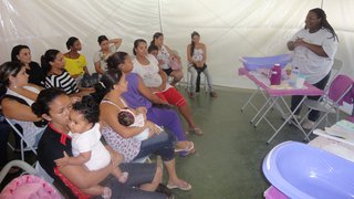 Caravana Mães de Minas ensina as mães e gestantes os cuidados necessários com o bebê