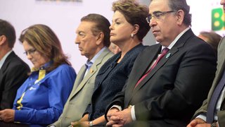 GovernadorAlberto Pinto Coelho, ao lado da presidente Dilma, durante lançamento da pedra fundamental