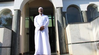 O sheik marroquino Mokhtar Elkhal programa ações na mesquita para a copa