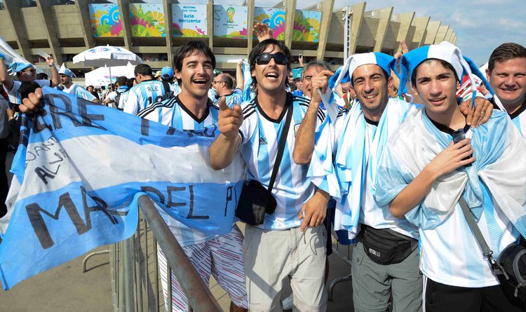 Argentinos representam a maioria dos torcedores que vão acompanhar a partida no estádio contra o Irã