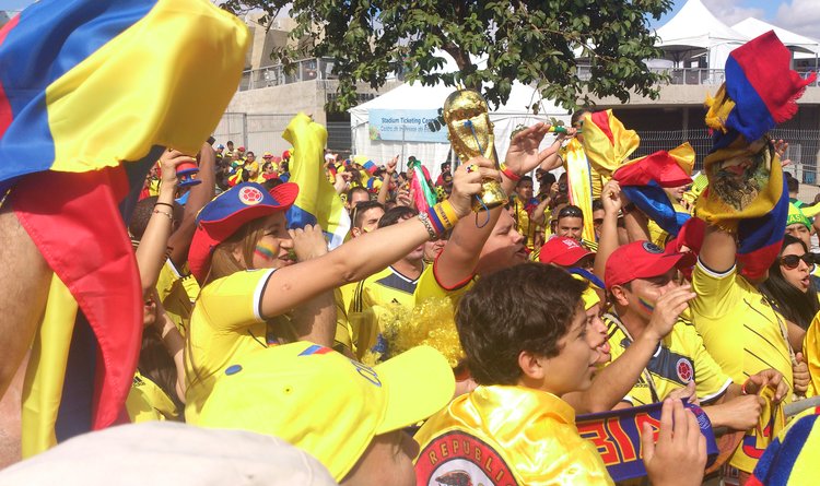 Às vésperas da primeira partida do Mineirão na Copa do Mundo, torcida colombiana é maioria
