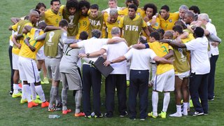 Concentração absoluta dos atletas brasileiros para a disputa de pênaltis