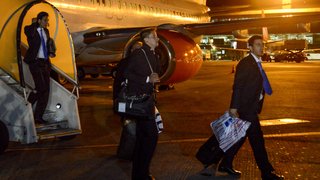 Delegação uruguaia desembarcou no aeroporto internacional na noite desta segunda-feira