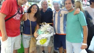 Grupo de cinco argentinos que, pela primeira vez, visita o Brasil