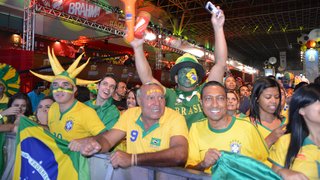Mais de 20 mil torcedores acompanham as partidas da Copa do Mundo e a programação cultural do evento