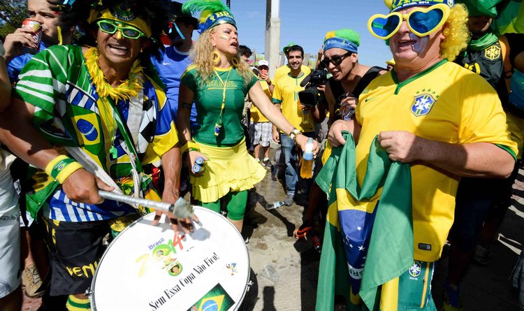 Mineirão está colorido e recheado de torcedores de diversos cantos do país e o mundo