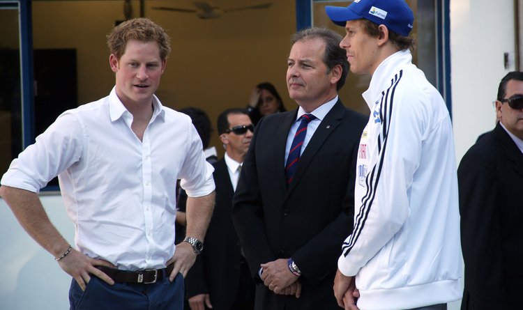 O nadador Cesar Cielo recepcionou comitiva da Grã-Bretanha e o Príncipe Harry no Minas Tênis Clube