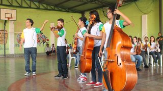 Orquestra  Doutor Milton Dias possui cerca de 30 integrantes com idades entre nove e 17 anos