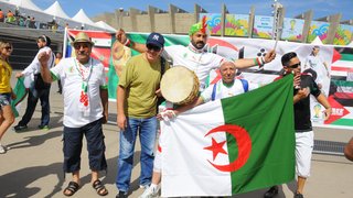 Os argelinos estavam animados na esplanada do Mineirão