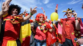 Torcedores fazem a festa no Mineirão para acompanhar a Copa do Mundo