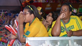 Torcedores lotam a Fifa Fan Fest, no Expominas, em Belo Horizonte, para ver o triunfo brasileiro