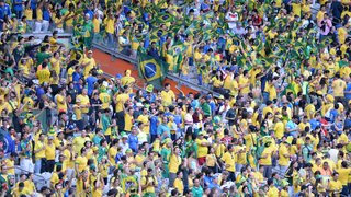 Mar de brasileiros coloriu de amarelo a semifinal no Gigante da Pampulha