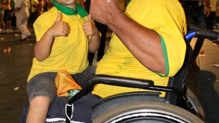 Mesmo com a derrota do Brasil, Gleidson Oliveira e o filho Ismael aproveitaram a Fan Fest