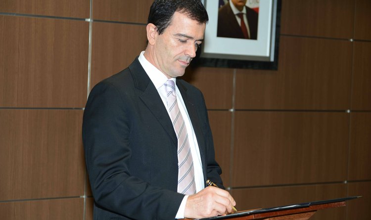Secretário de Desenvolvimento Econômico, Rogério Nery, assina o protocolo de intenção