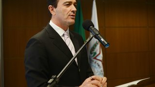 Secretário de Desenvolvimento Econômico, Rogério Nery, assina o protocolo de intenção