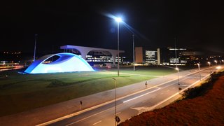 Iluminação especial em prédios públicos marca a campanha Novembro Azul