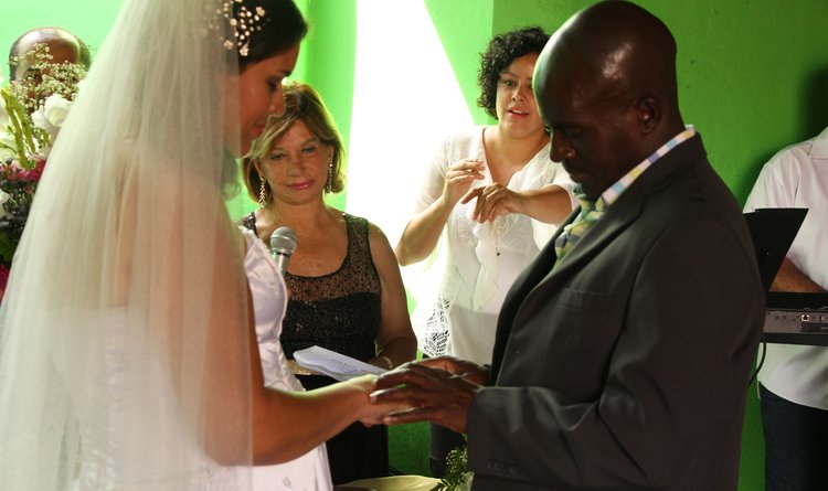 Patrícia Cordeiro e Israel Moraes se casaram nesta terça-feira (11/11)