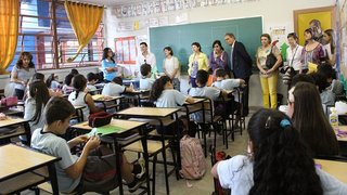 Comitiva esteve na Escola Estadual Duque de Caxias, na capital, para acompanhar a rotina da escola