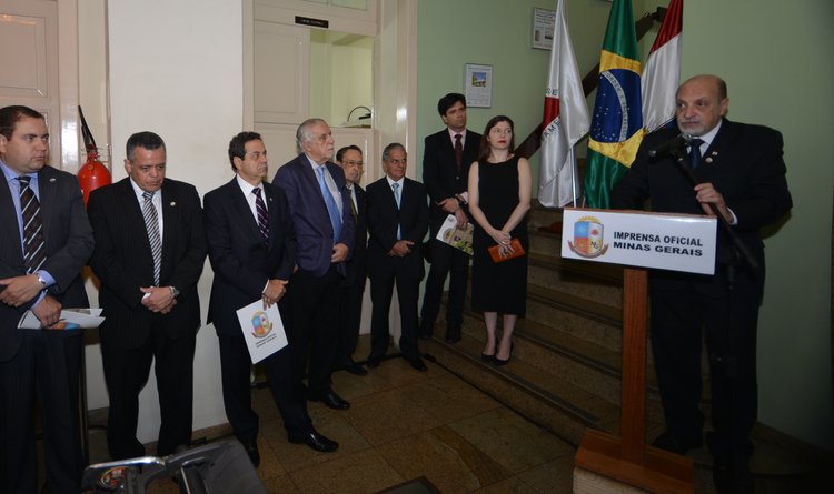 Eugênio Ferraz discursa em solenidade de lançamento de livros na Imprensa Oficial