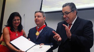 O ex-governador, Antonio Anastasia, foi agraciado com a Medalha Professor Paulo Neves de Carvalho
