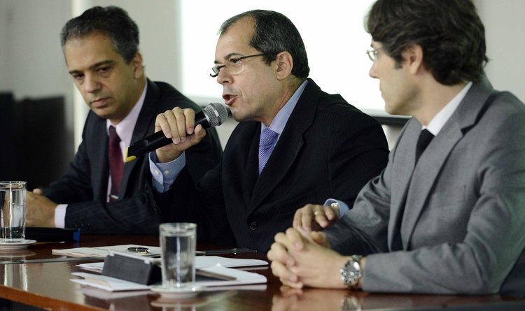 O subsecretário Gilberto Ramos, o superintendente Osvaldo Scavazza e o diretor Leonardo Guerra