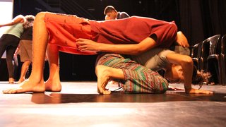 Jovens que cumprem medidas socioeducativas compartilham experiências de vida no Teatro Marília