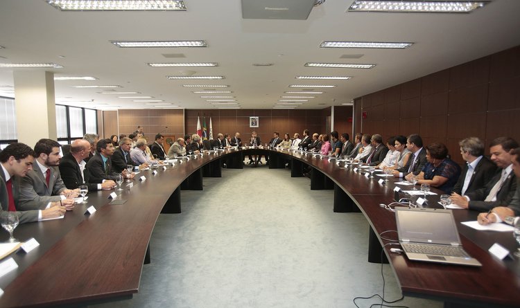 Governador se reuniu com prefeitos da RMBH e destacou a importância da mobilização