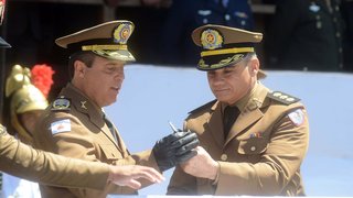 O novo comandante-geral, Marco Antônio Bianchini (esq.), tomou posse nesta quinta-feira (08/01)