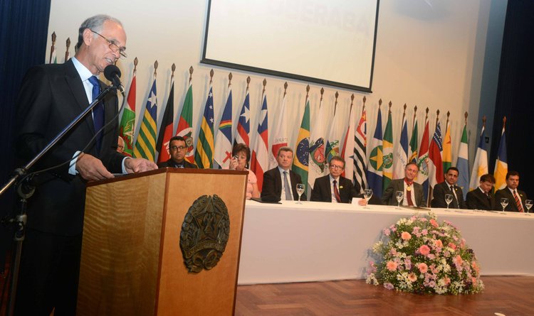 Vice-governador Antônio Andrade durante a cerimônia de entrega da Comenda da Paz Chico Xavier