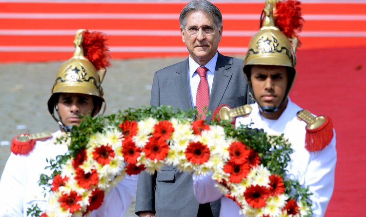 Pimentel colocou a coroa de flores junto do monumento ao mártir da Inconfidência