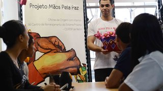 Detentos do Ceresp Betim ensinam a arte do origami a professores mineiros