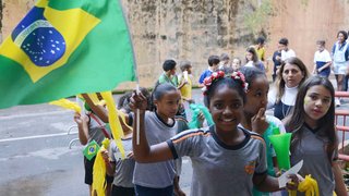Estudantes da rede estadual tiveram a chance de vibrar pela seleção brasileira de vôlei