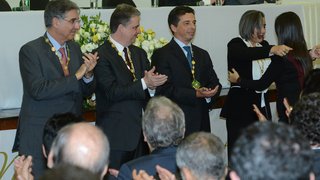 Fernando Pimentel recebe o Grande Colar do Mérito da Defensoria Pública