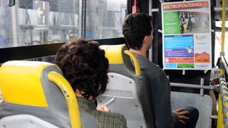 Jornal é produzido para ser afixado em todos os ônibus do Sistema Metropolitano e nas estações