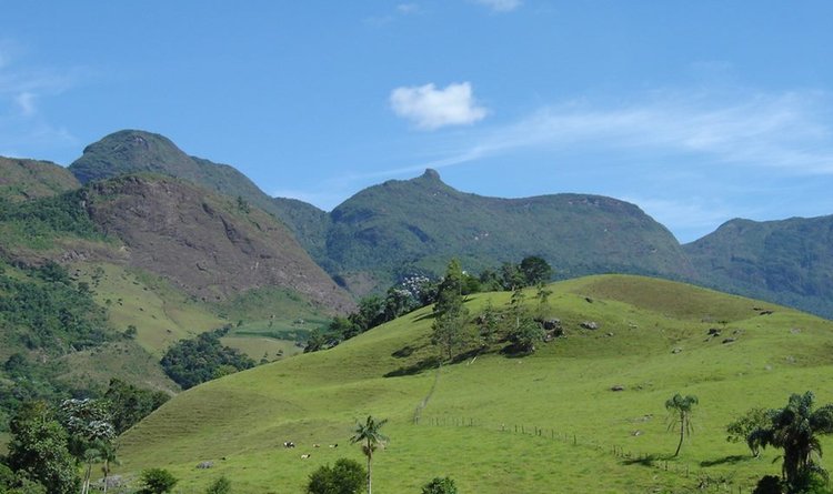 O Parque Estadual da Serra do Brigadeiro, fundado em 1996, passa por oito municípios